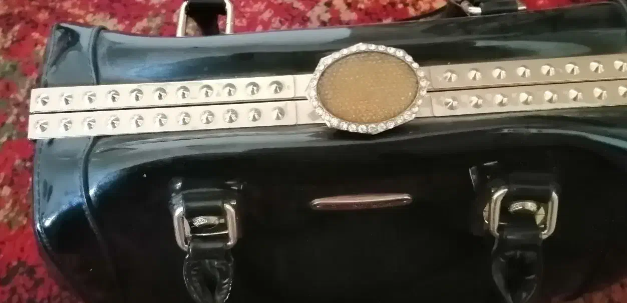 کیف مجلسی ورنی نگین دار|کیف، کفش، کمربند|شیراز, فرهنگ شهر|دیوار