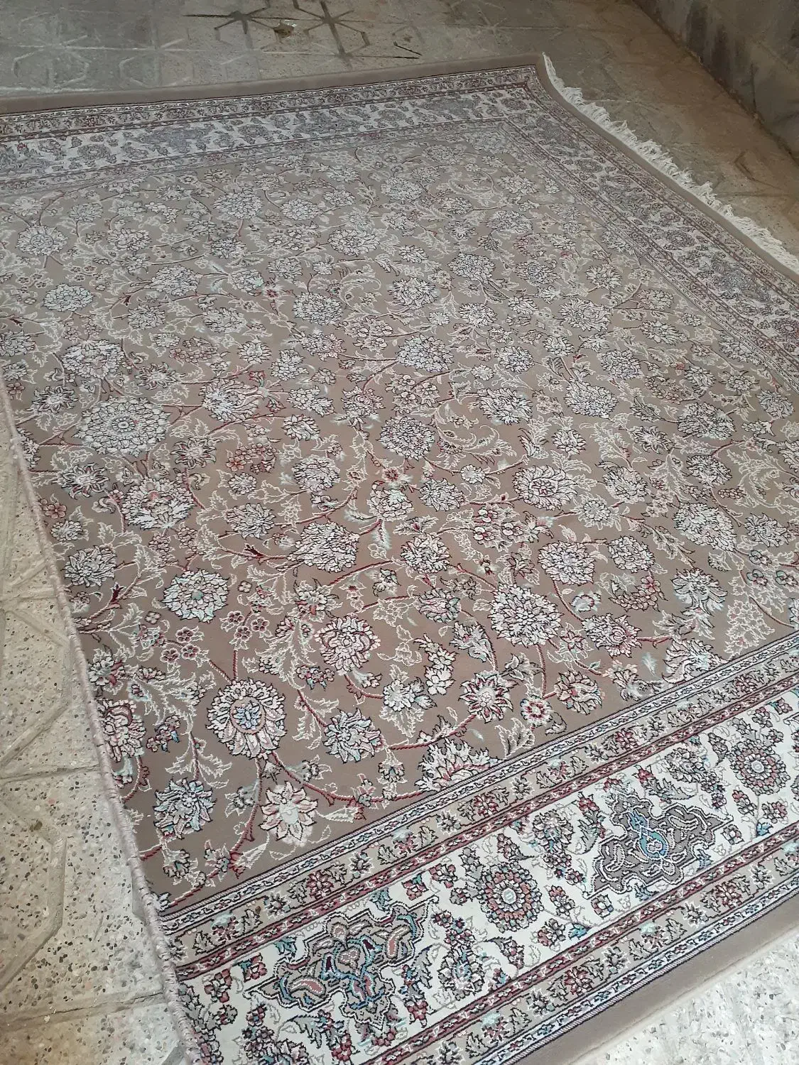 فرش نصفه مشهدنخی سایز از ۴متری بزرگتر ویک فرش گرد|فرش|مشهد, خرمشهر|دیوار