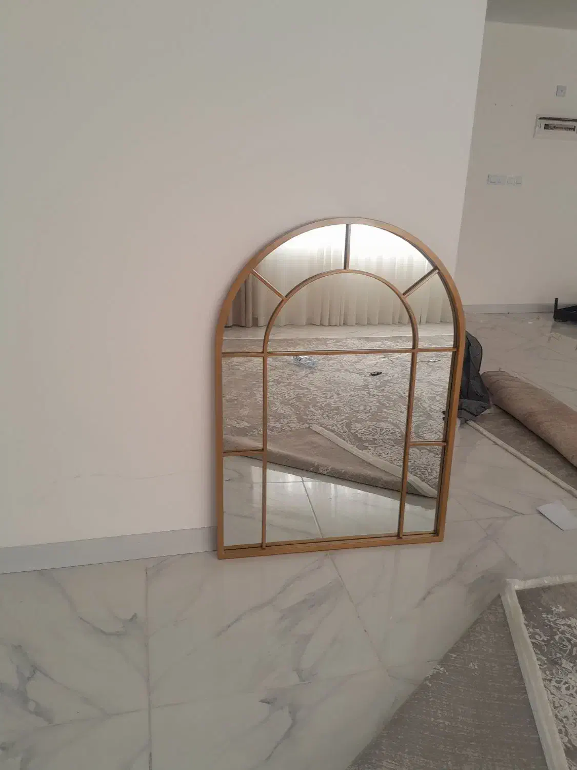 آیینه پنجره ای|آینه|شیراز, شیخ روزبهان|دیوار