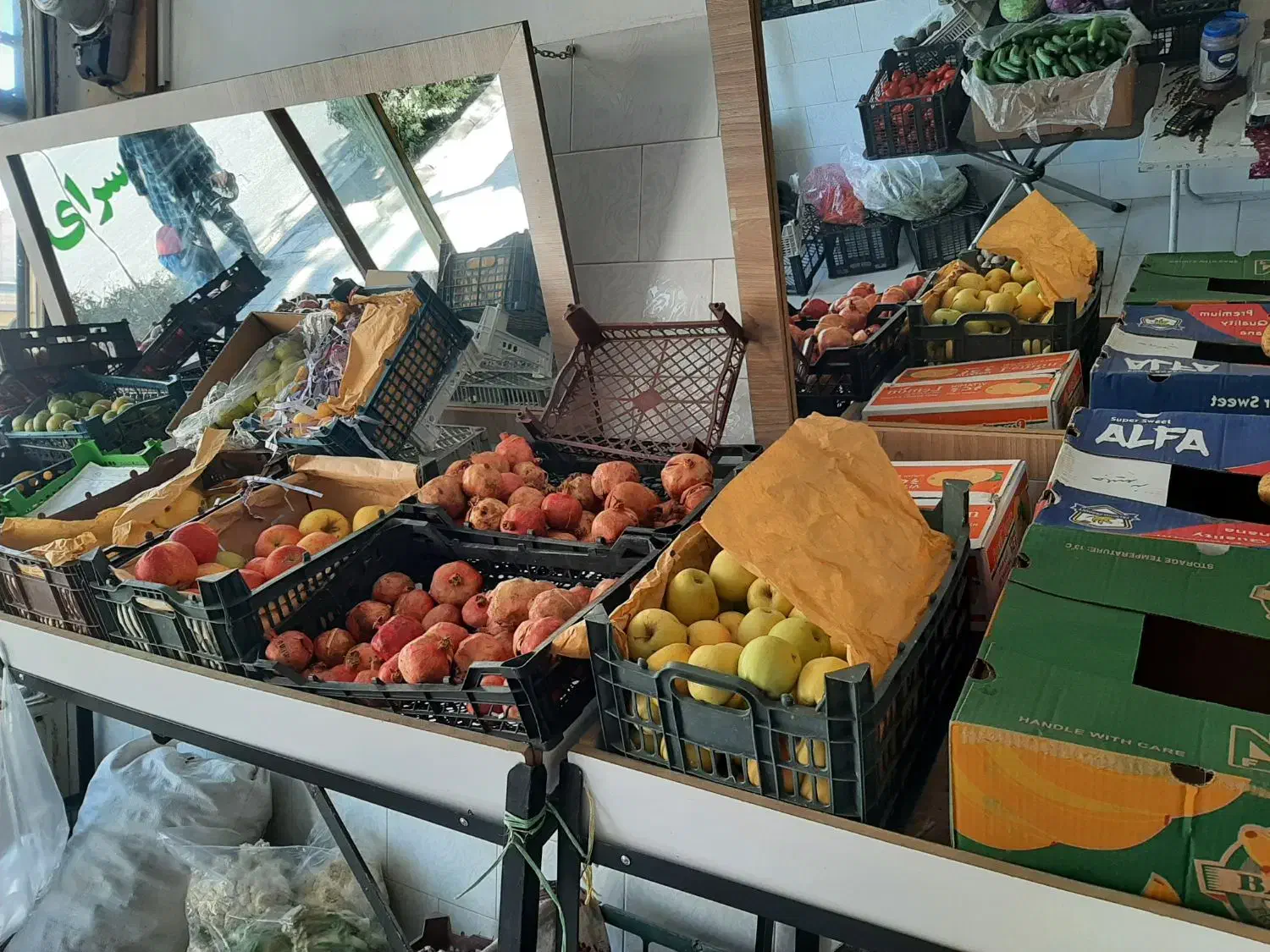 قفسه وآینه میوه فروشی|فروشگاه و مغازه|تویسرکان, |دیوار