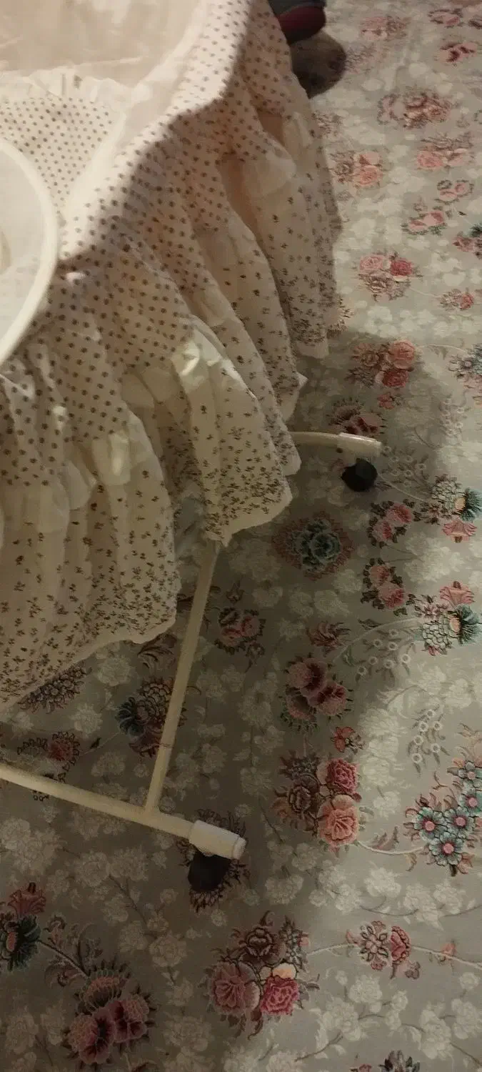 گهواره وکریر چرخ دار توافقی|تخت و صندلی بچه|تهران, شمیران‌نو|دیوار