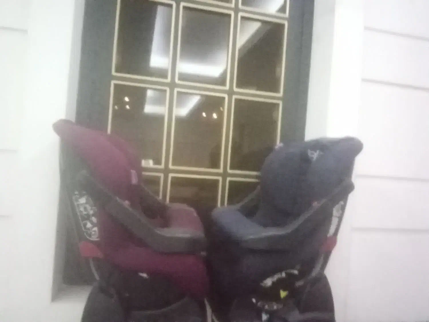 دو عدد صندلی ماشین|تخت و صندلی بچه|دماوند, گیلاوند|دیوار