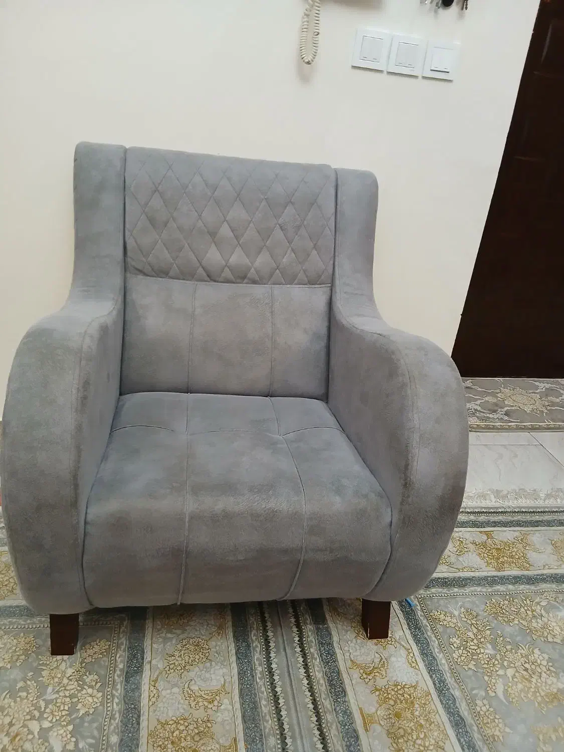 مبل ۵ نفره همراه با میز جلو مبلی چوبی و دوعدد عسلی|مبلمان خانگی و میز عسلی|تهران, خاوران|دیوار