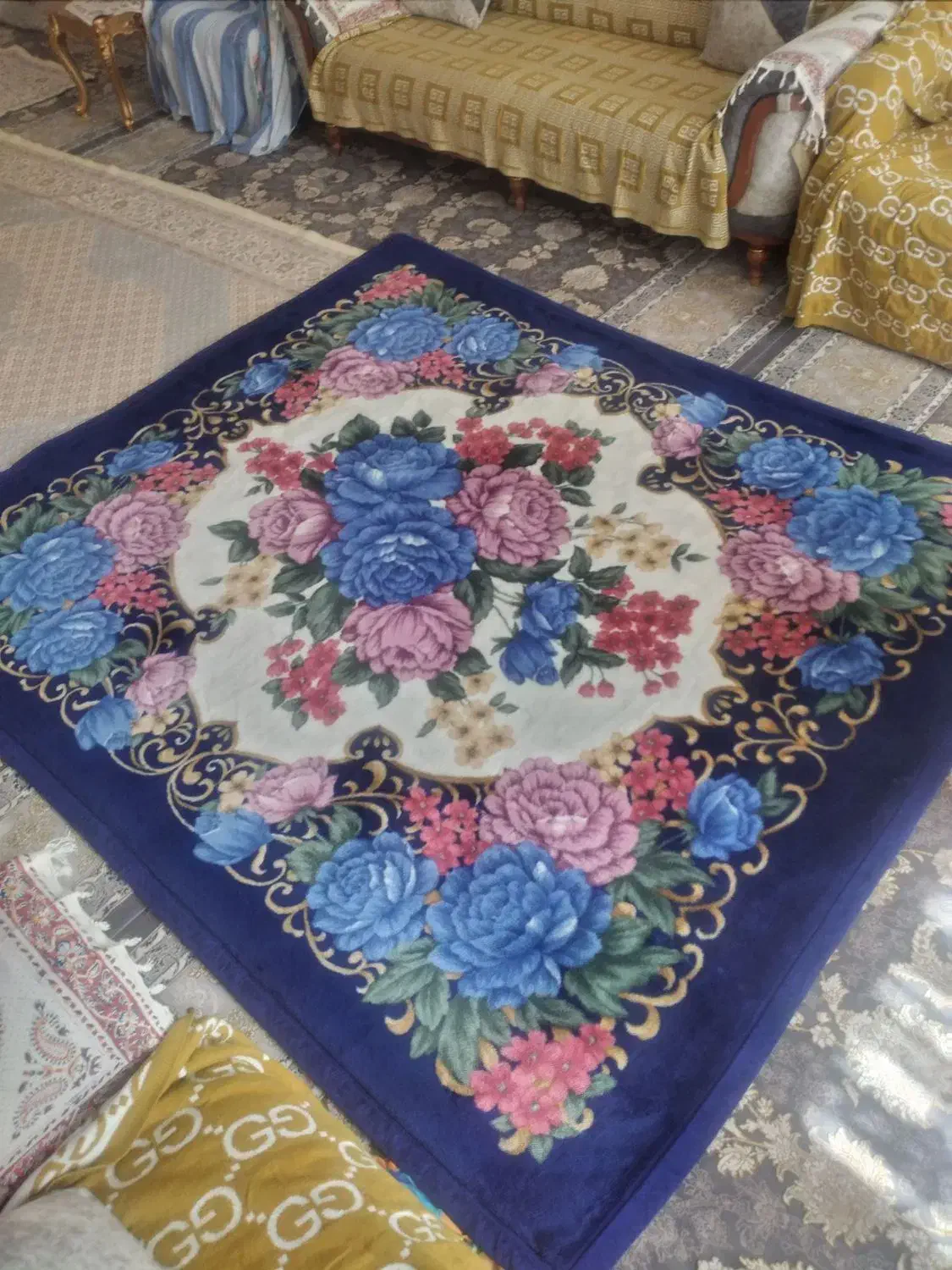 پتو جنس ضخیم ونرم دونفره تمیز وسالم|رختخواب، بالش، پتو|بیرجند, |دیوار