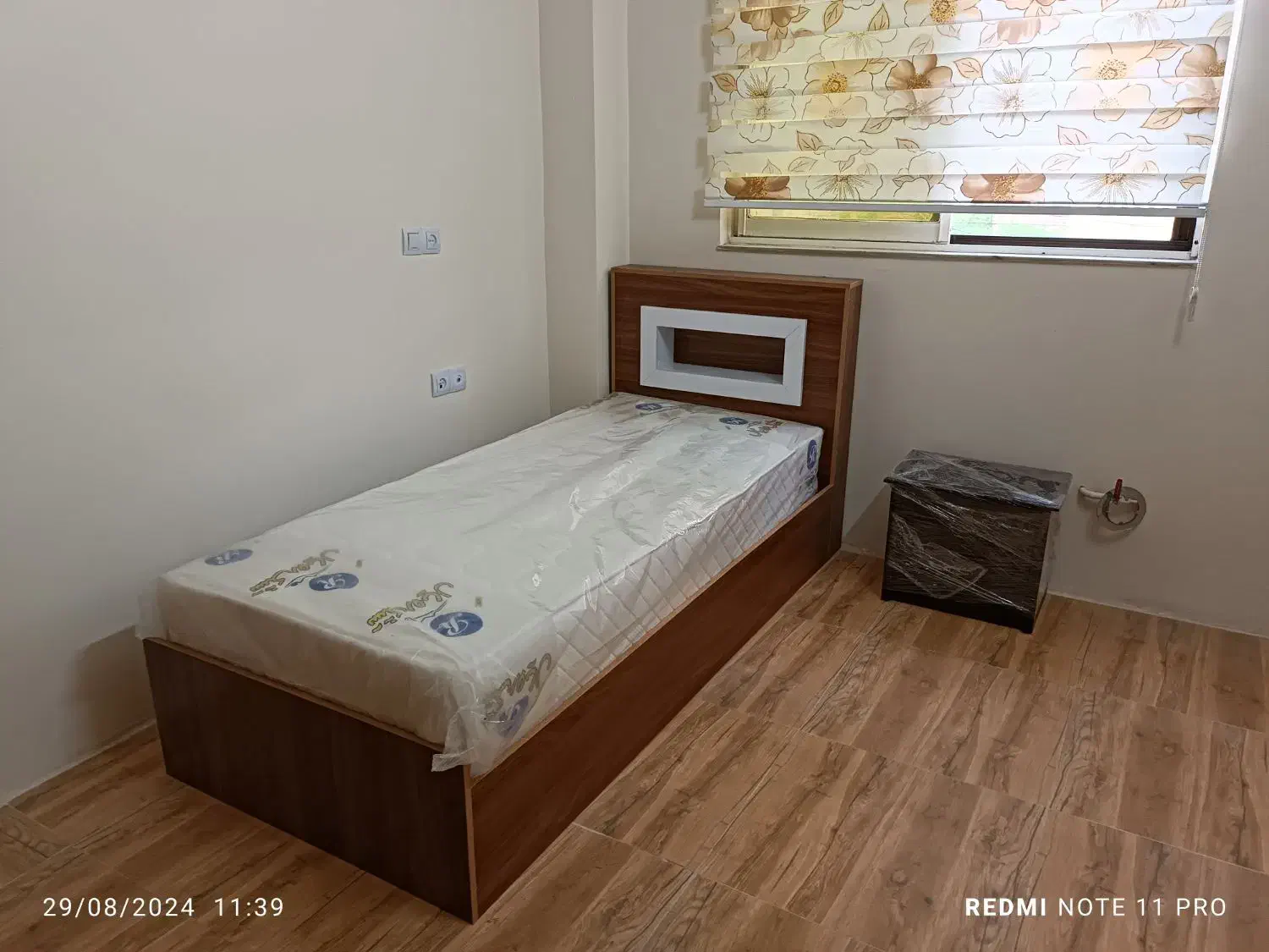 تخت خواب|تخت و سرویس خواب|ساری, |دیوار