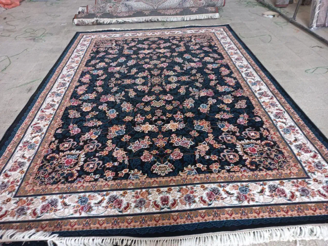 انباربزرگ فرش ۵۰۰و۷۰۰شانه|فرش|آستانه اشرفیه, |دیوار