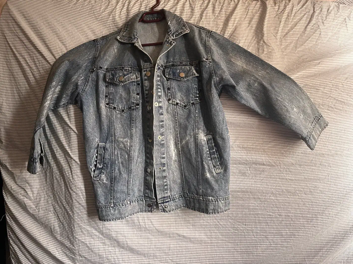 کت جین|لباس|قم, انصار‌الحسین|دیوار