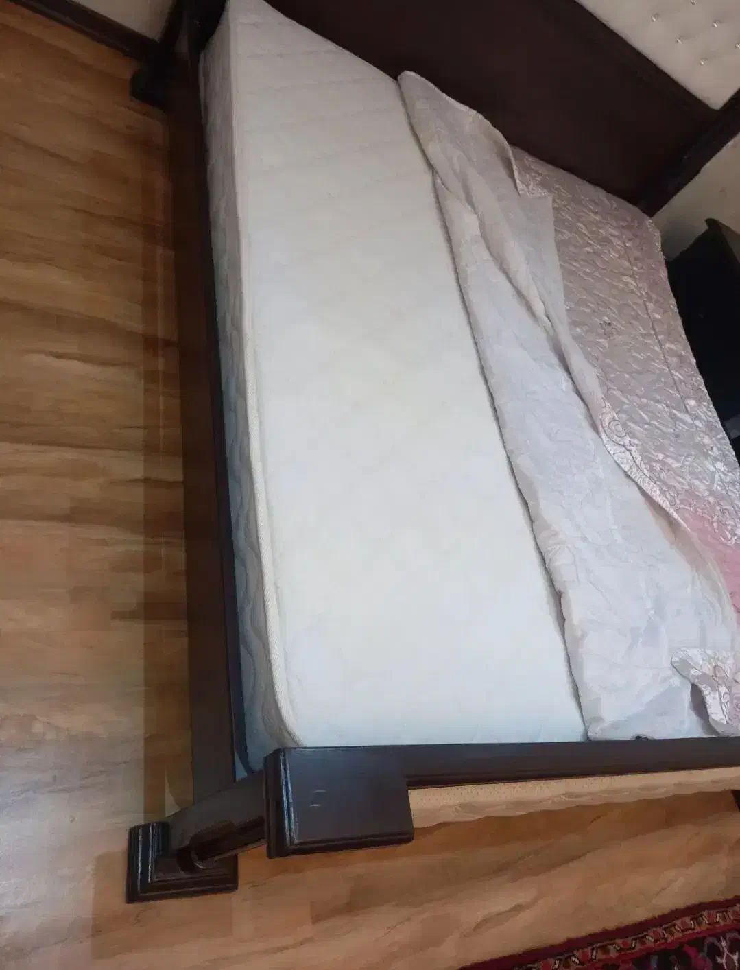 تختخواب دو نفره نگین دار|تخت و سرویس خواب|تبریز, |دیوار