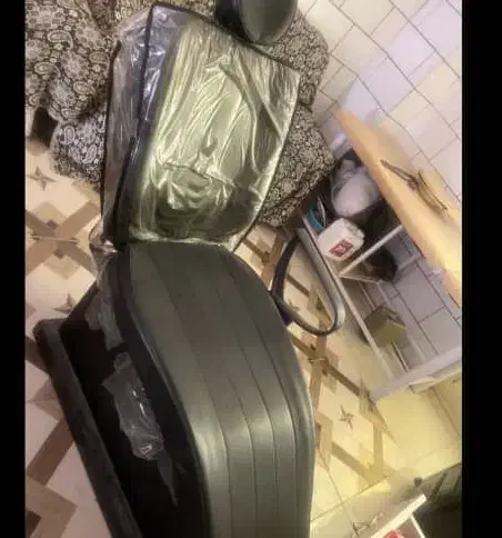 صندلی ارایشگاه و تخت ماساژ در حد نو|آرایشگاه و سالن‌های زیبایی|کرمان, |دیوار