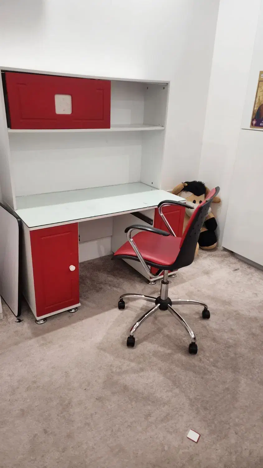 میز تحریر بدون صندلی و کمد نوجوان|میز تحریر و کامپیوتر|قم, نوقطار|دیوار