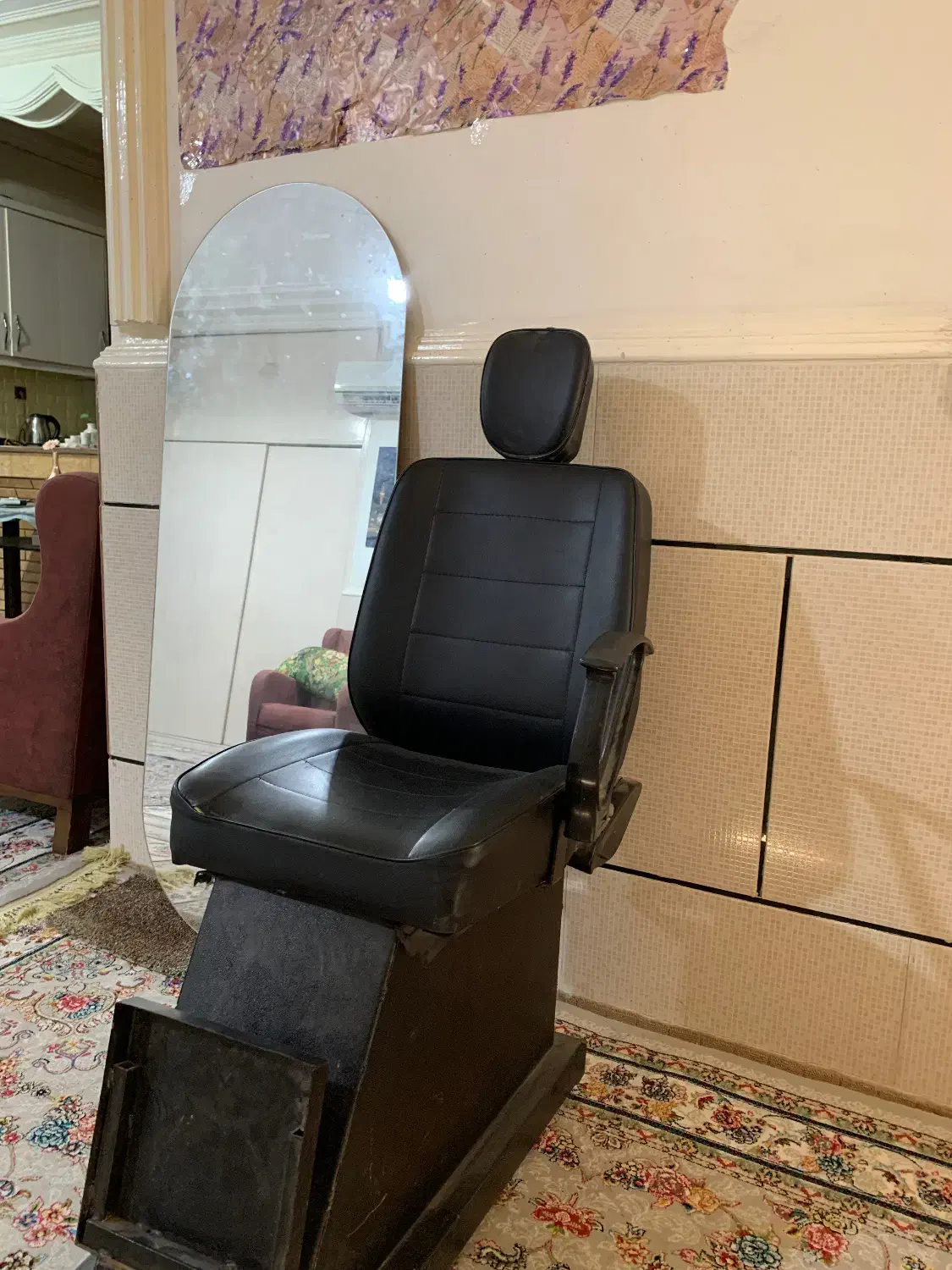 اینه و صندلی تکی هم به فروش میرسد|آرایشگاه و سالنهای زیبایی|میناب, |دیوار