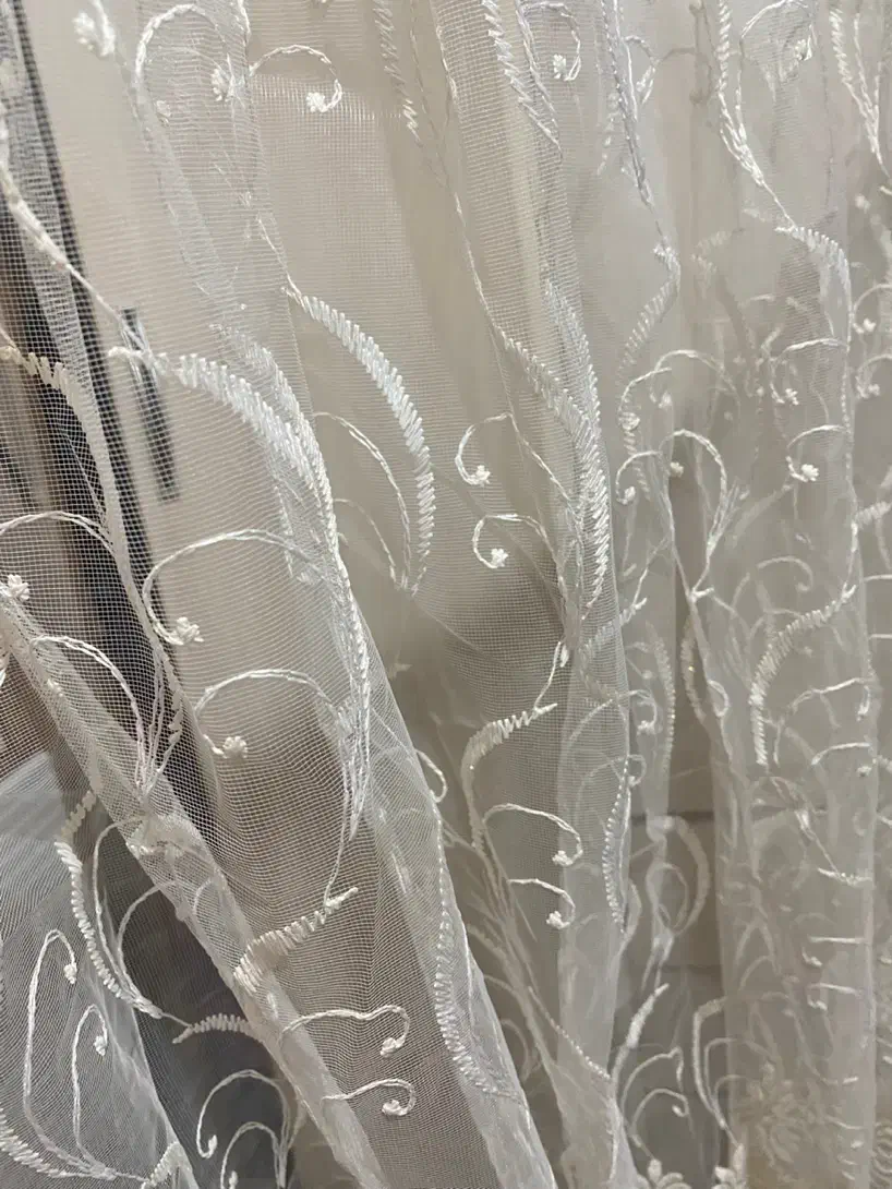 پرده عرض چهارونیم طول خیلی بلند با کناری قهوه ای|پرده، رانر، رومیزی|رشت, معلم|دیوار