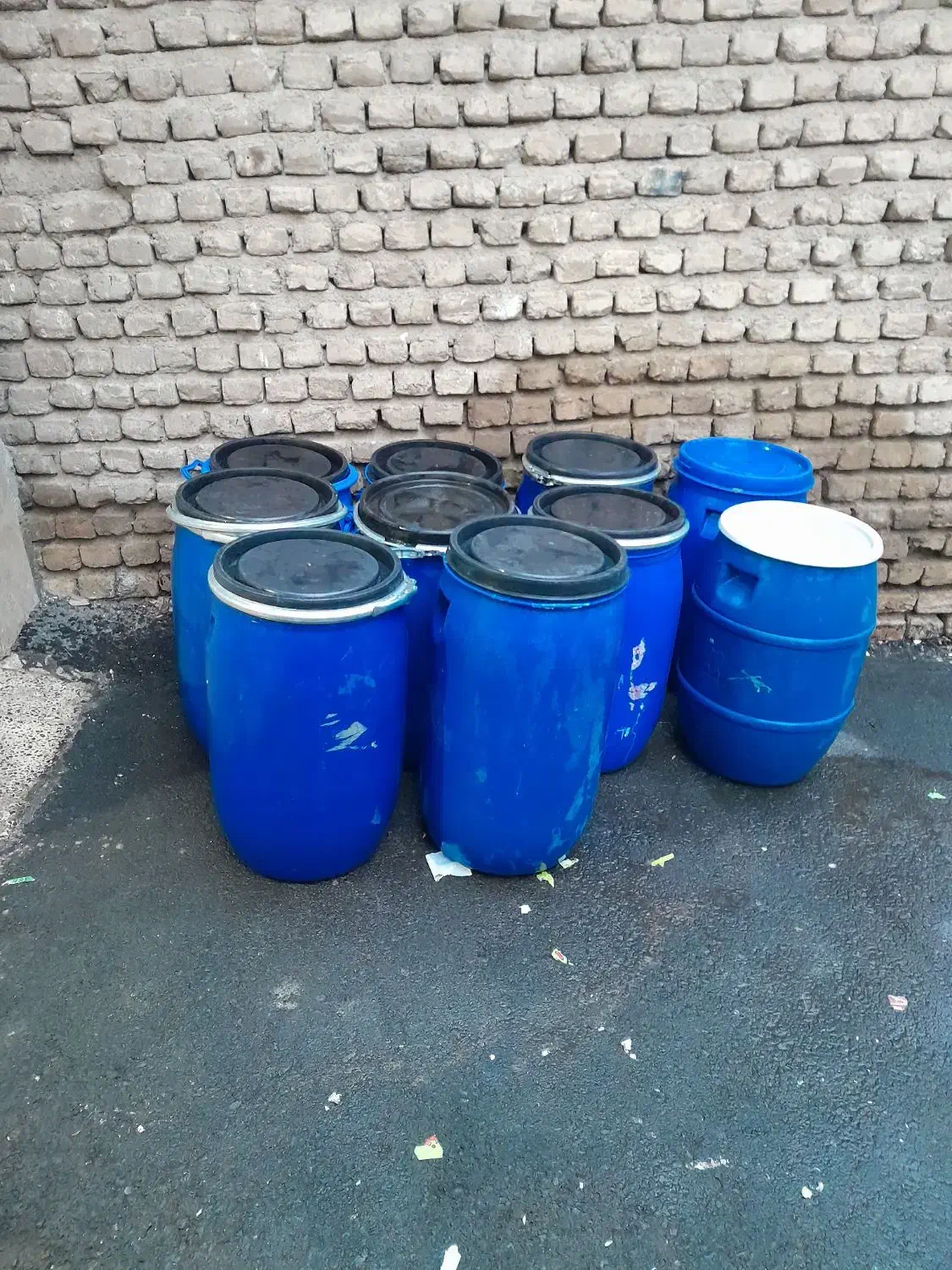 بشکه پلاستیکی|ظروف نگهدارنده، پلاستیکی، یک‌بارمصرف|رباط‌کریم, رباط‌کریم|دیوار