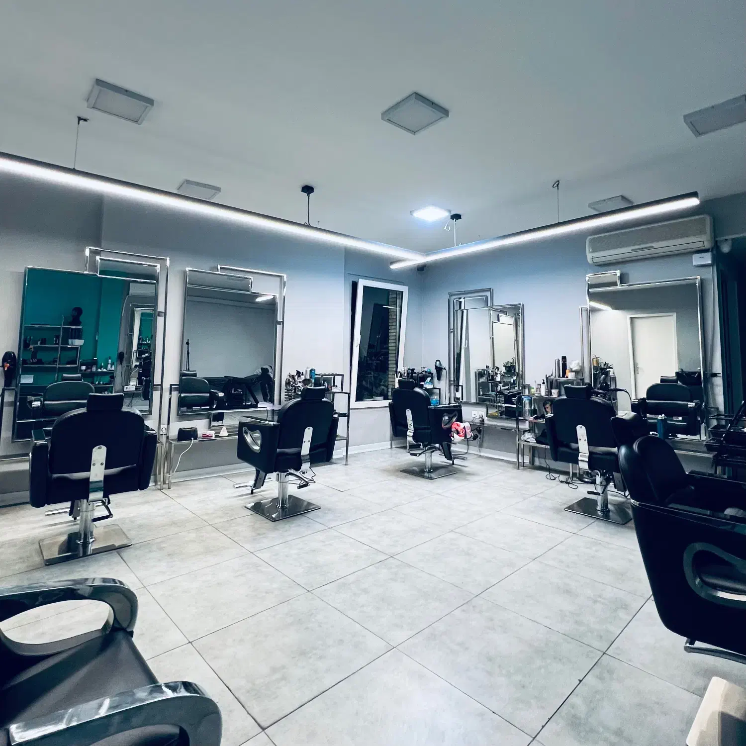 همکاری با آرایشگر مشتریدار (مردانه)|استخدام درمانی، زیبایی، بهداشتی|تهران, دروس|دیوار