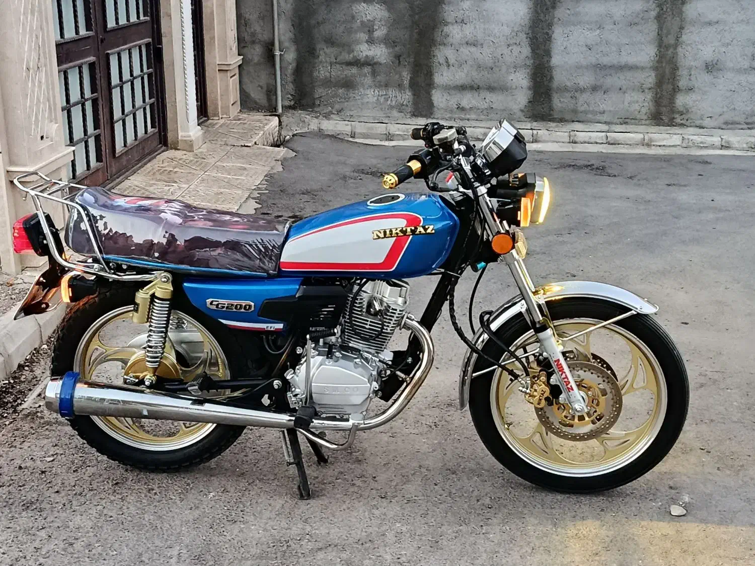 نیکتاز پلاس|موتورسیکلت|شاهین دژ, |دیوار