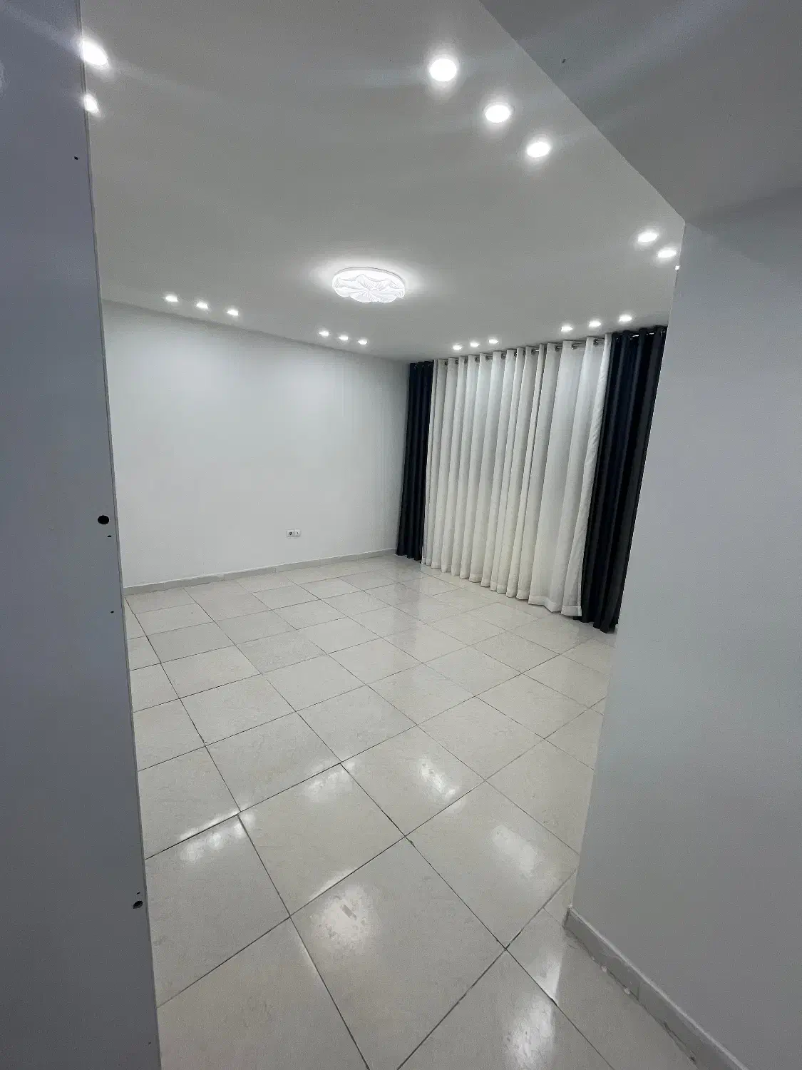 فروش در تمام مسکن مهرای صدرا فاز یک دو|فروش آپارتمان|صدرا-فارس, فاز ۱|دیوار