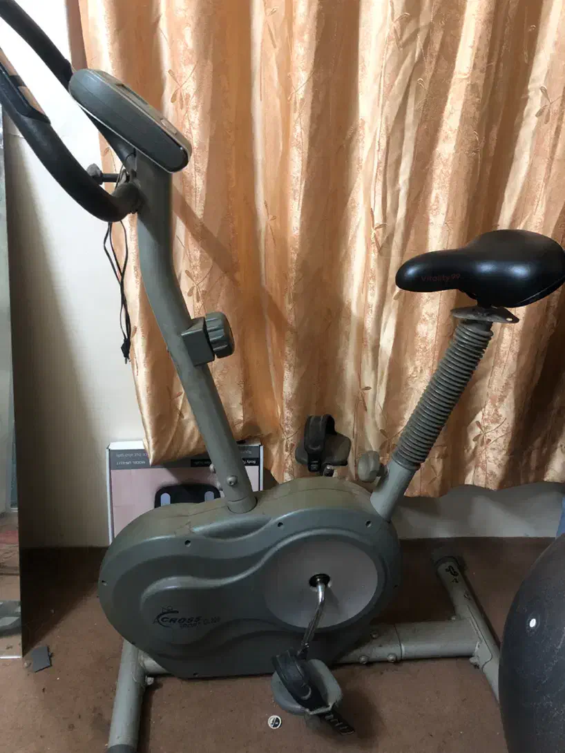 دوچرخه ثابت باشگاهی|تجهیزات ورزشی|بندر انزلی, جهانگانی|دیوار