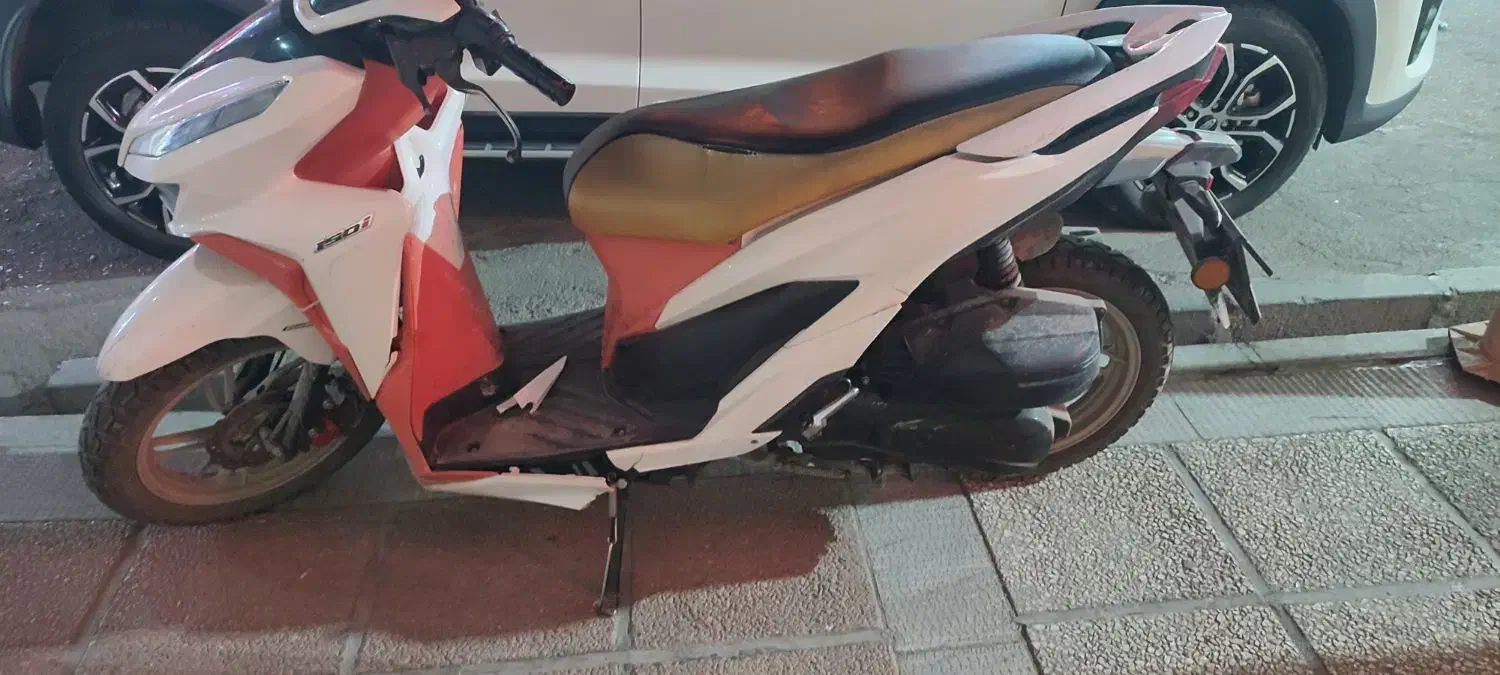 کلیک|موتورسیکلت|رباط‌کریم, رباط‌کریم|دیوار