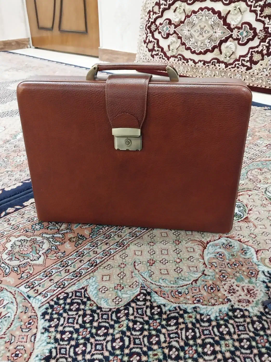 کیف اداری چرمی|کیف، کفش، کمربند|ری, شهید غیوری (ابن باویه)|دیوار