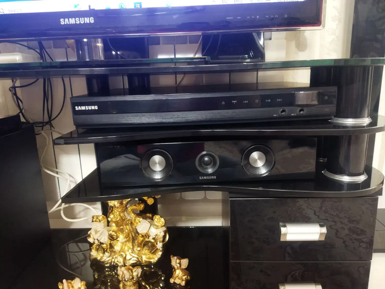 DVD و سینما خانگی و میز تلویزیون|پخش‌کننده DVD و ویدیو|ری, ملک‌آباد|دیوار