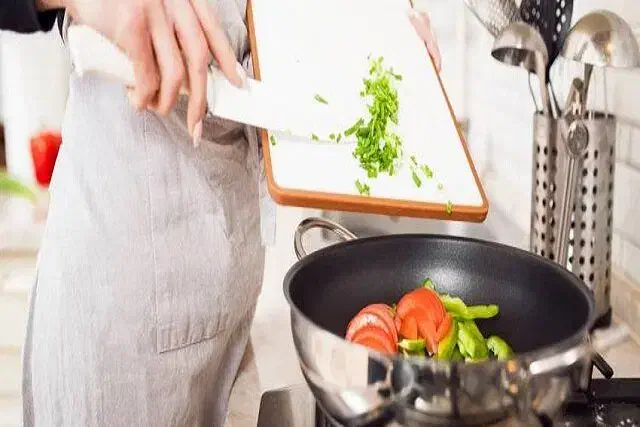 نیازمند به خانم آشپز ماهر جهت کار در منزل|استخدام سرایداری و نظافت|تهران, قزل قلعه|دیوار