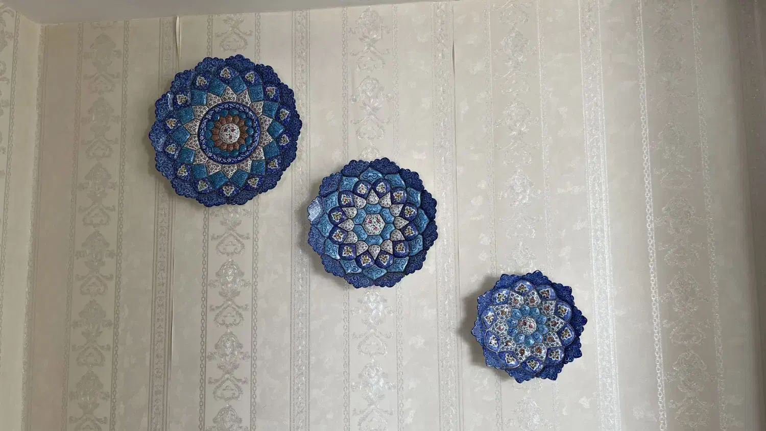 سه عدد بشقاب میناکاری|صنایع دستی و سایر لوازم تزئینی|اصفهان, شهرک کاوه|دیوار