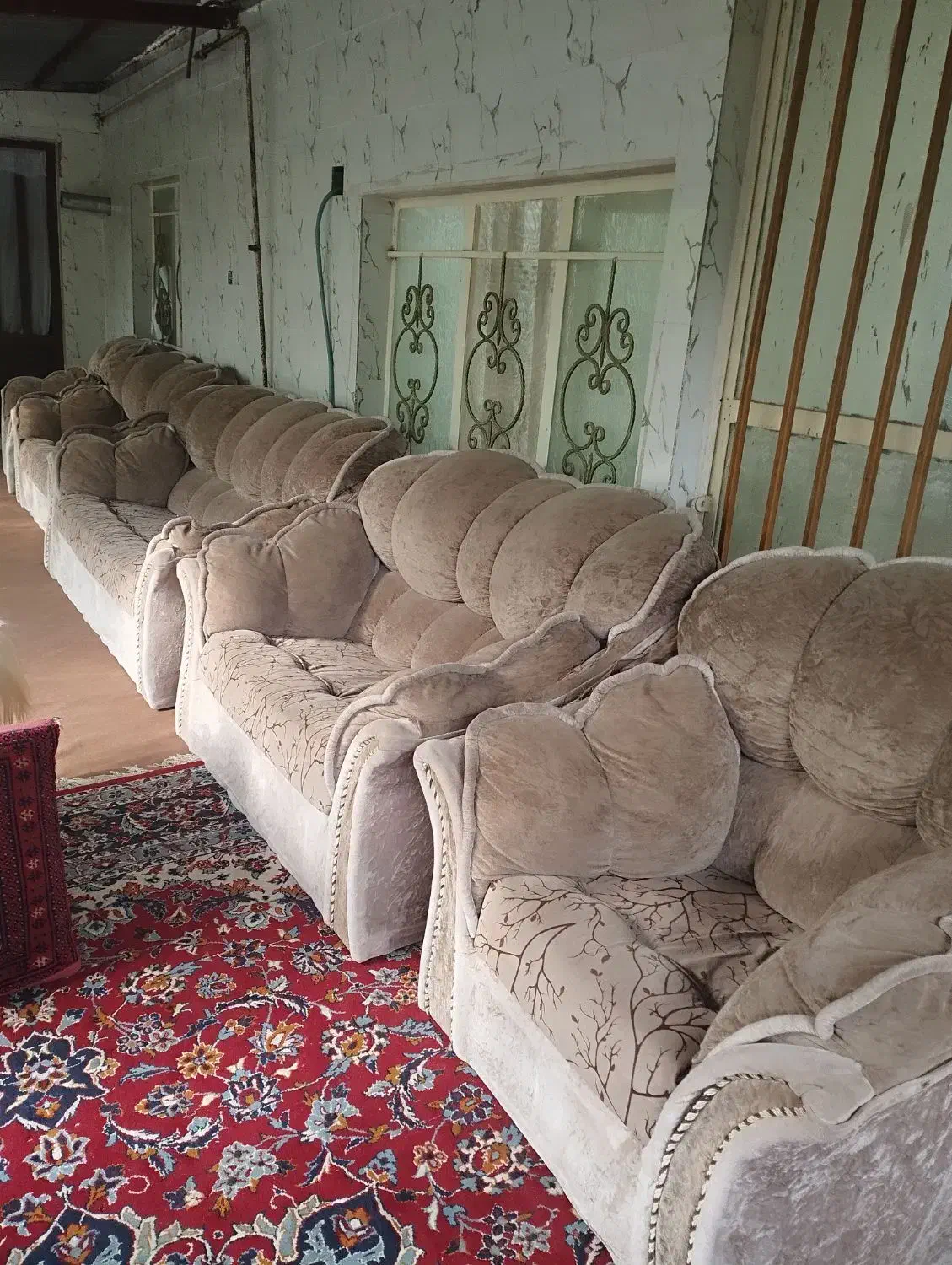 یک دست مبل راحتی ۹نفره همراه میز وسط|مبلمان خانگی و میز عسلی|علی‌آباد کتول, |دیوار