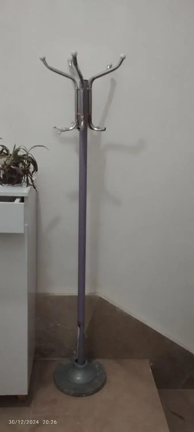 جالباسی ایستاده|بندرخت و رخت‌آویز|سبزوار, هویزه|دیوار