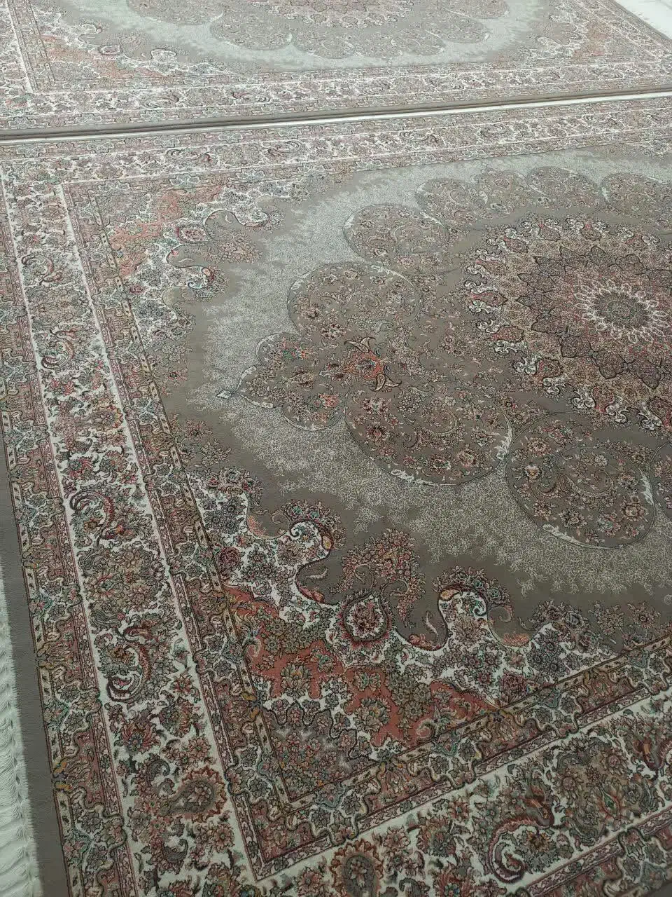 جفت فرش ۹ متری ۷۰۰ شانه درحد نو وسالم|فرش|هشتگرد, هشتگرد قدیم|دیوار