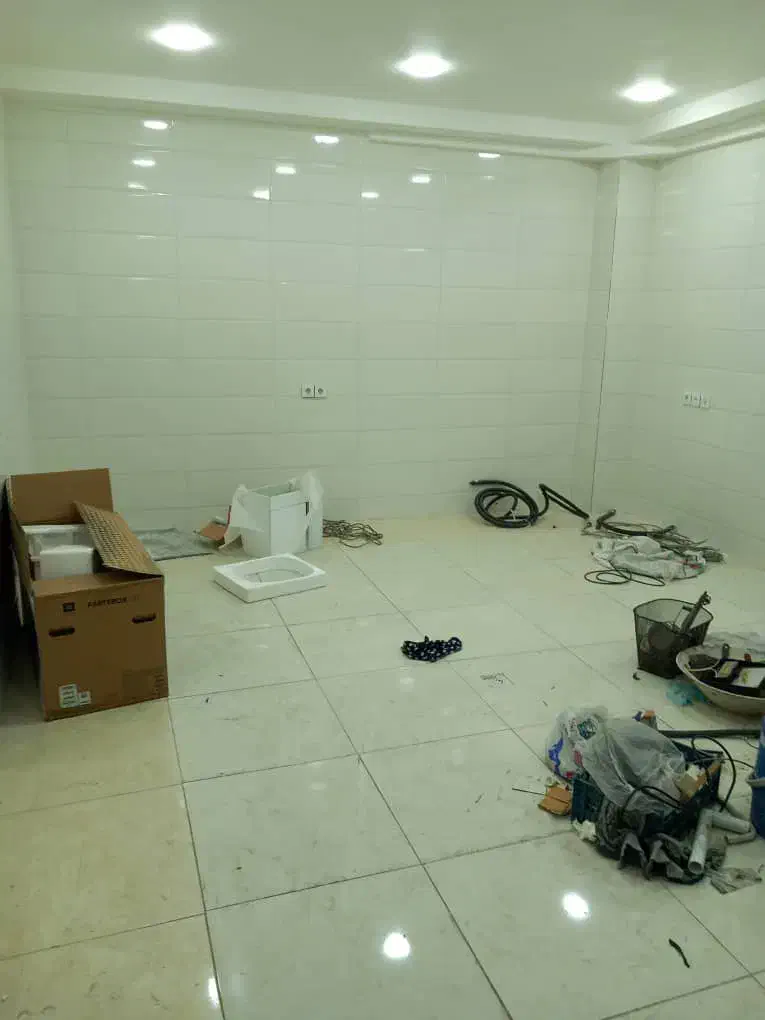 مغازه میدان صادقیه ۲۵متری+ نیم طبقه|اجارهٔ مغازه و غرفه|بندرعباس, |دیوار