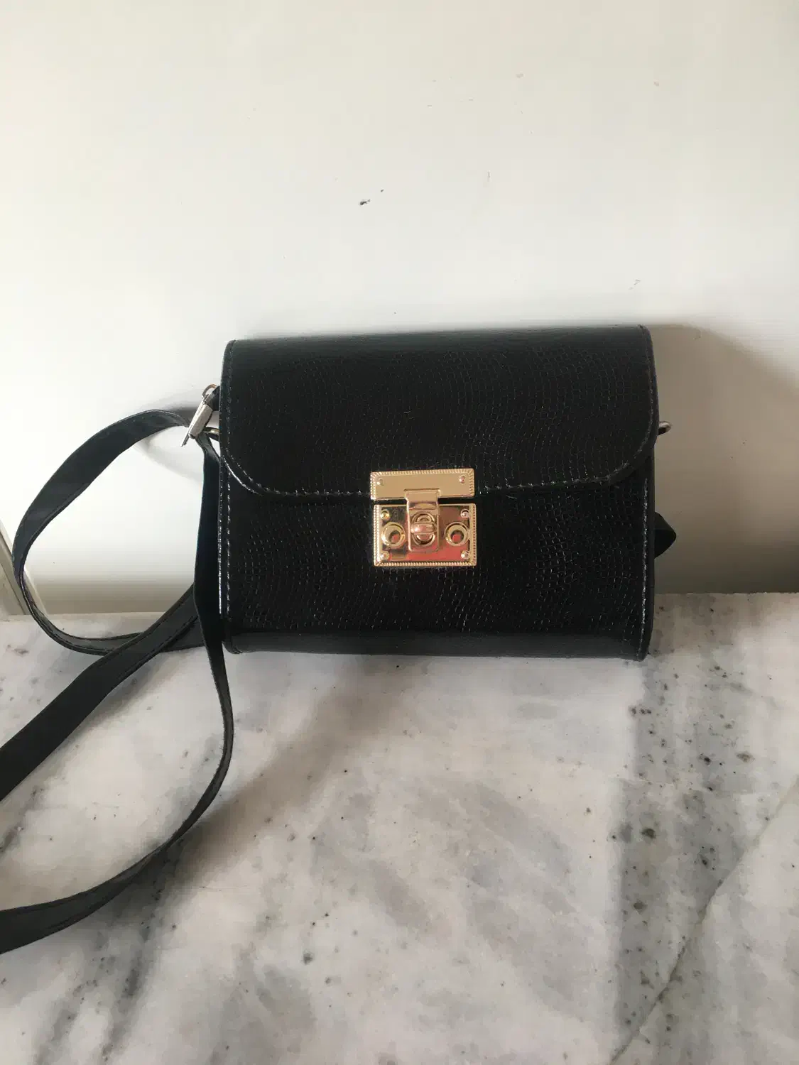 کیف|کیف، کفش، کمربند|سبزوار, قصبه شرقی|دیوار