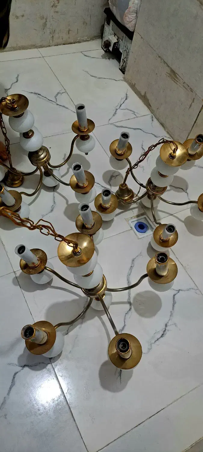 لوستر بزرگ برنز و شب خواب|لوستر و چراغ آویز|ایلام, |دیوار