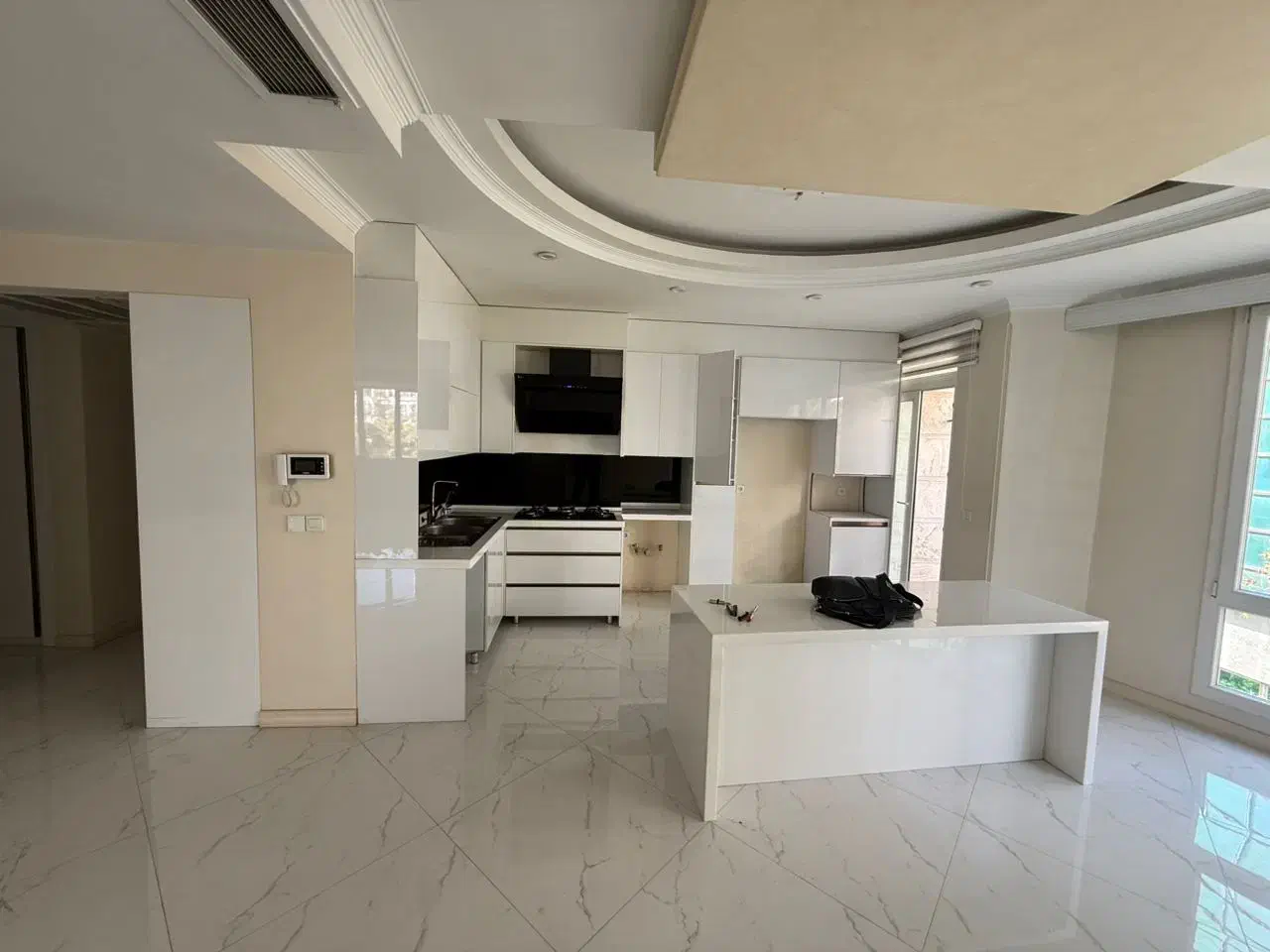 160متر3خوابه طبقه3،فرمانیه شرقی خ سنبل(فول مشاعات)