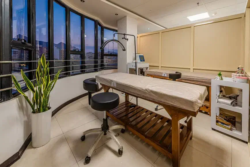 مشارکت با پزشک در کلینیک زیبایی|استخدام درمانی، زیبایی، بهداشتی|اصفهان, سیچان|دیوار