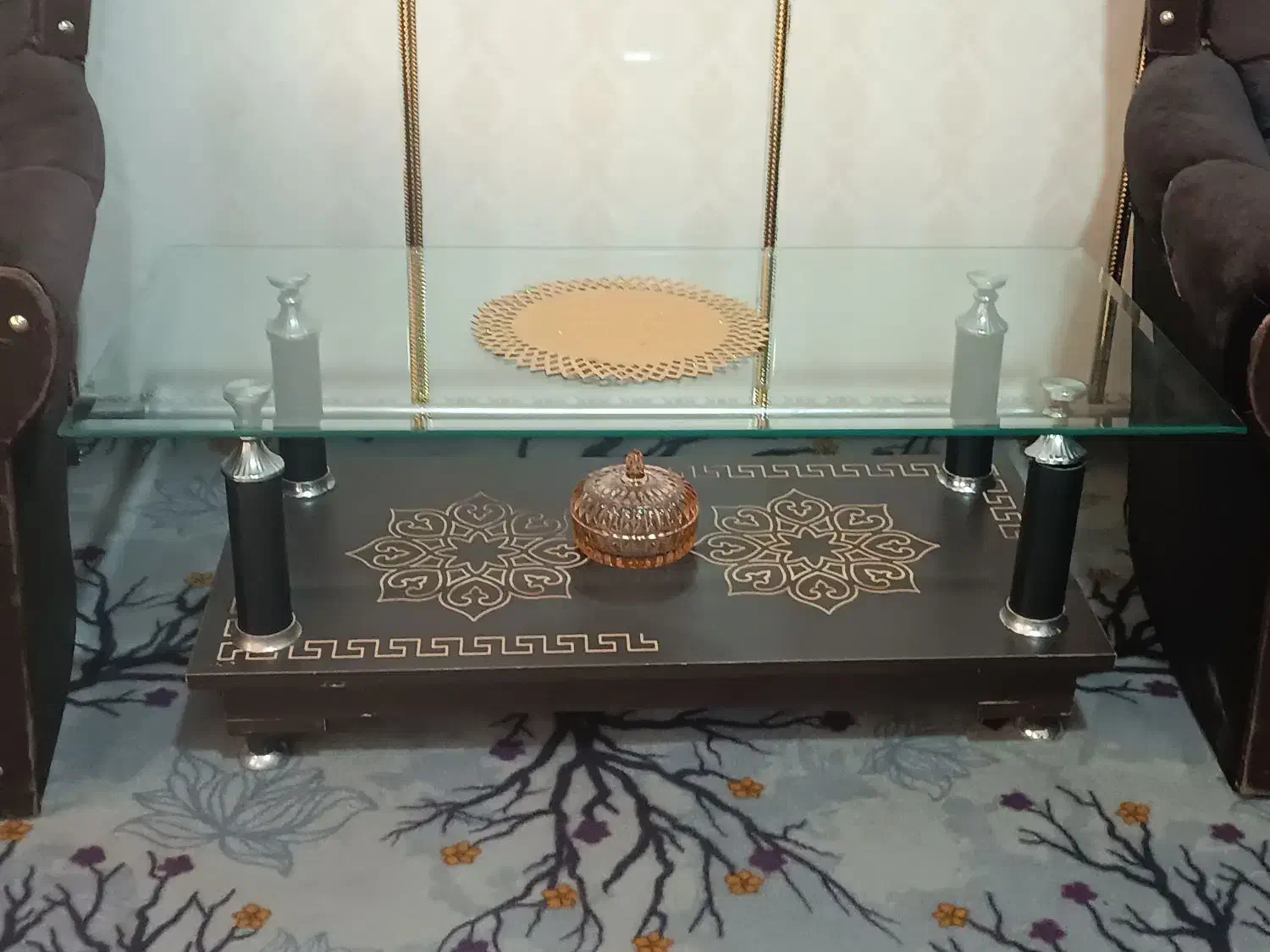 میز دو تا کوچک و یک عدد بزرگ و با بوفه|بوفه، ویترین، کنسول|حاجیلار, |دیوار