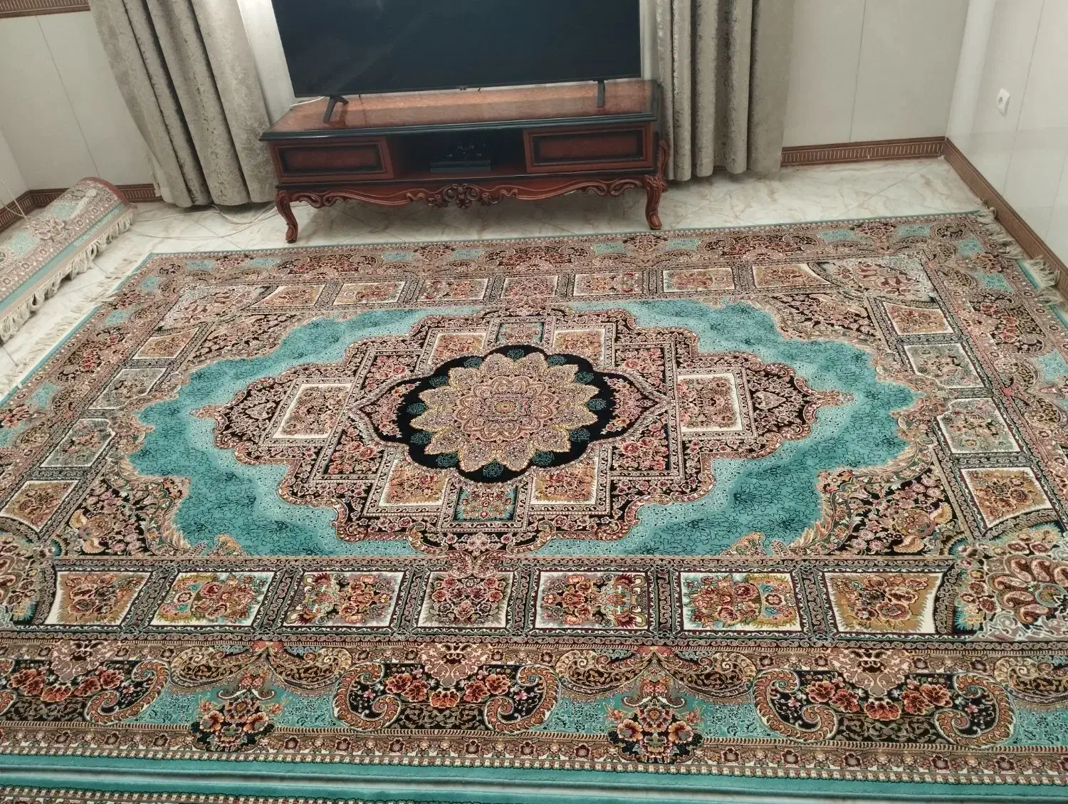 فرش ۱۲ متری در حد نو کمی تخفیف|فرش|صباشهر, |دیوار