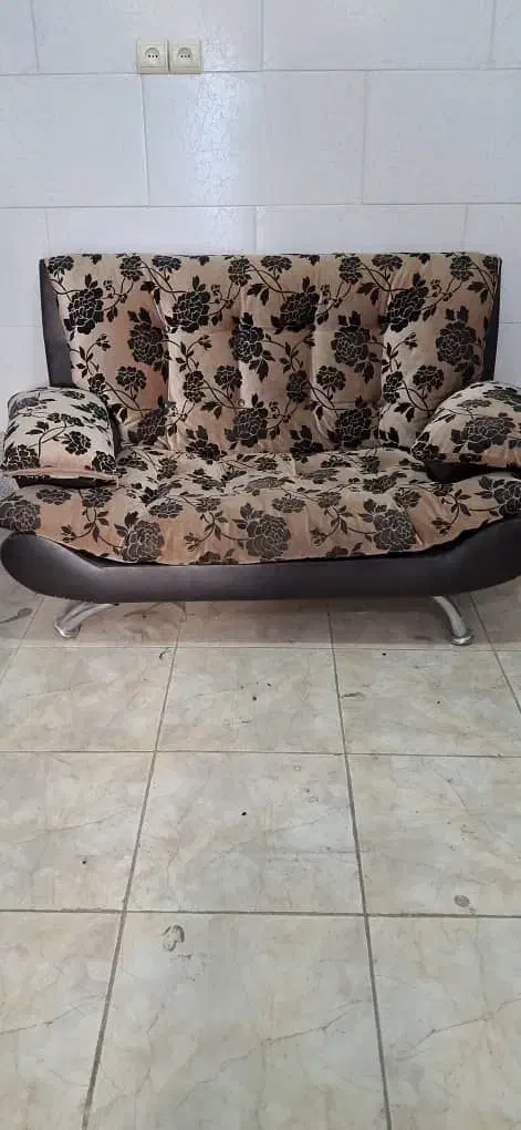 مبل هفت نفره گل دار|مبلمان خانگی و میز عسلی|بوشهر, |دیوار