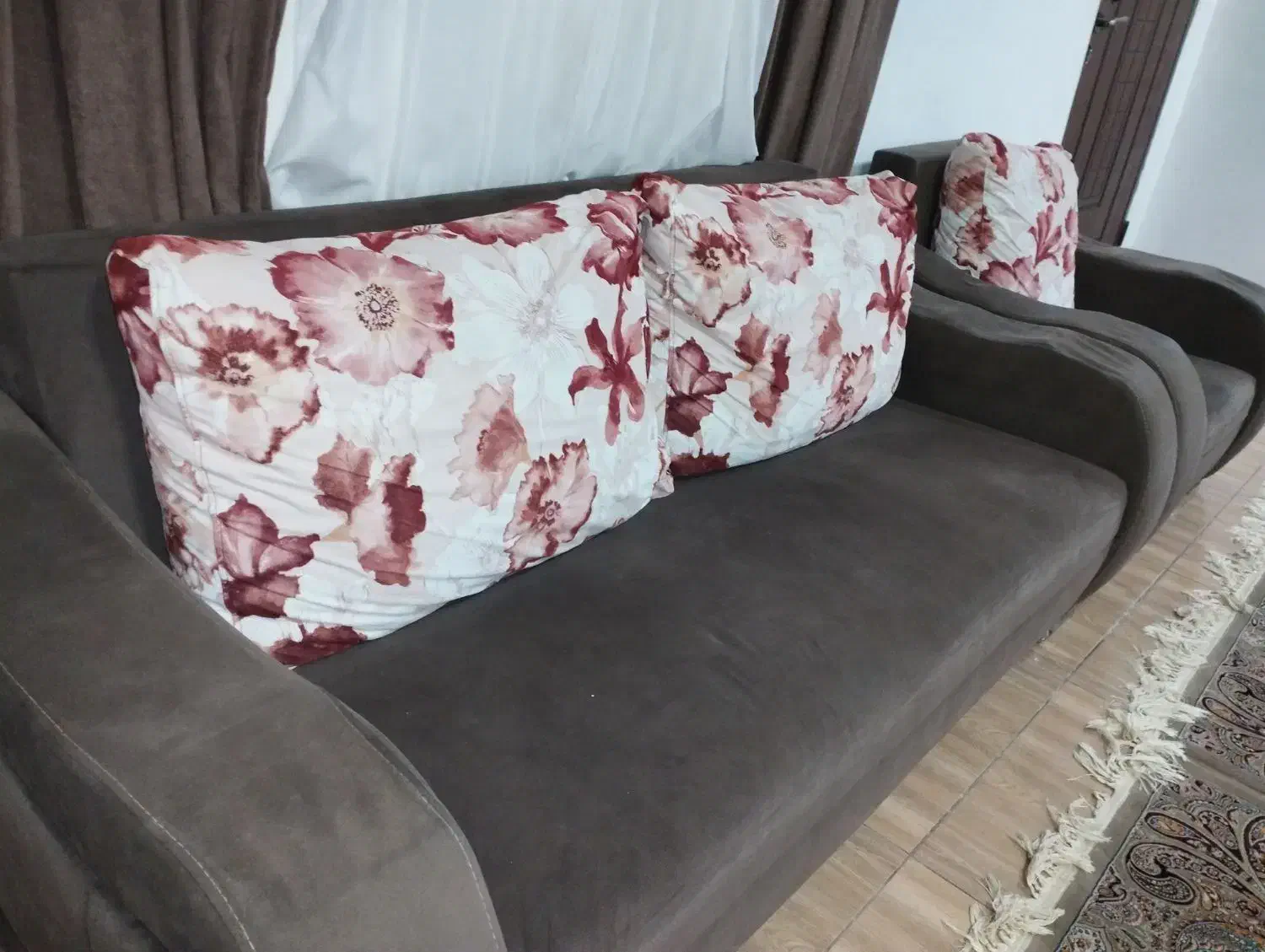 مبل قهوه ای شیک سالم ومحکم ۷نفره|مبلمان خانگی و میز عسلی|سیاهکل, |دیوار