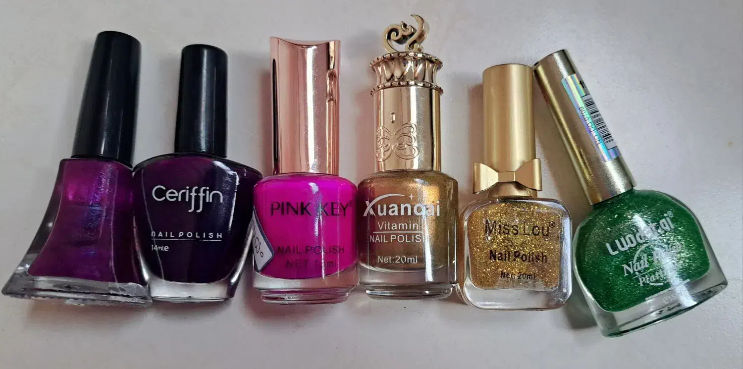 تعدادی لاک|آرایشگاه و سالنهای زیبایی|فولادشهر, B4|دیوار