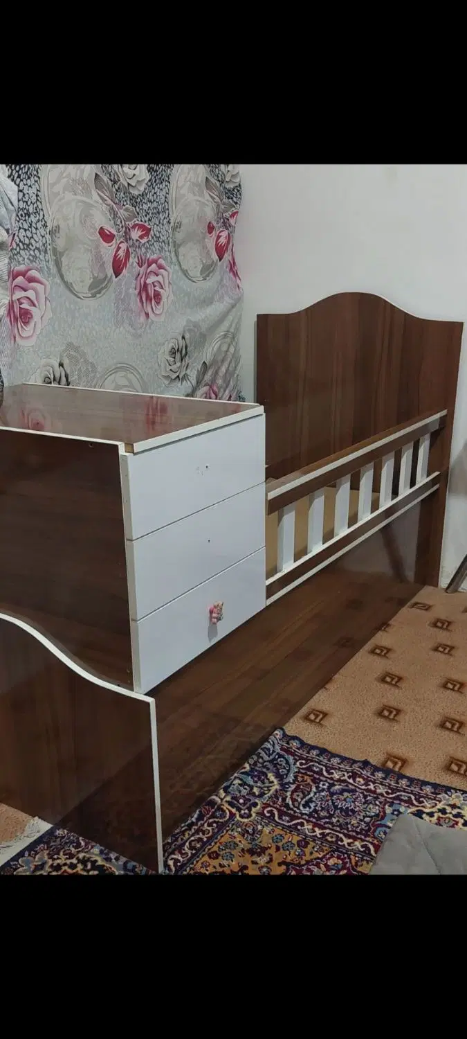 تخت|تخت و صندلی بچه|ماکو, |دیوار