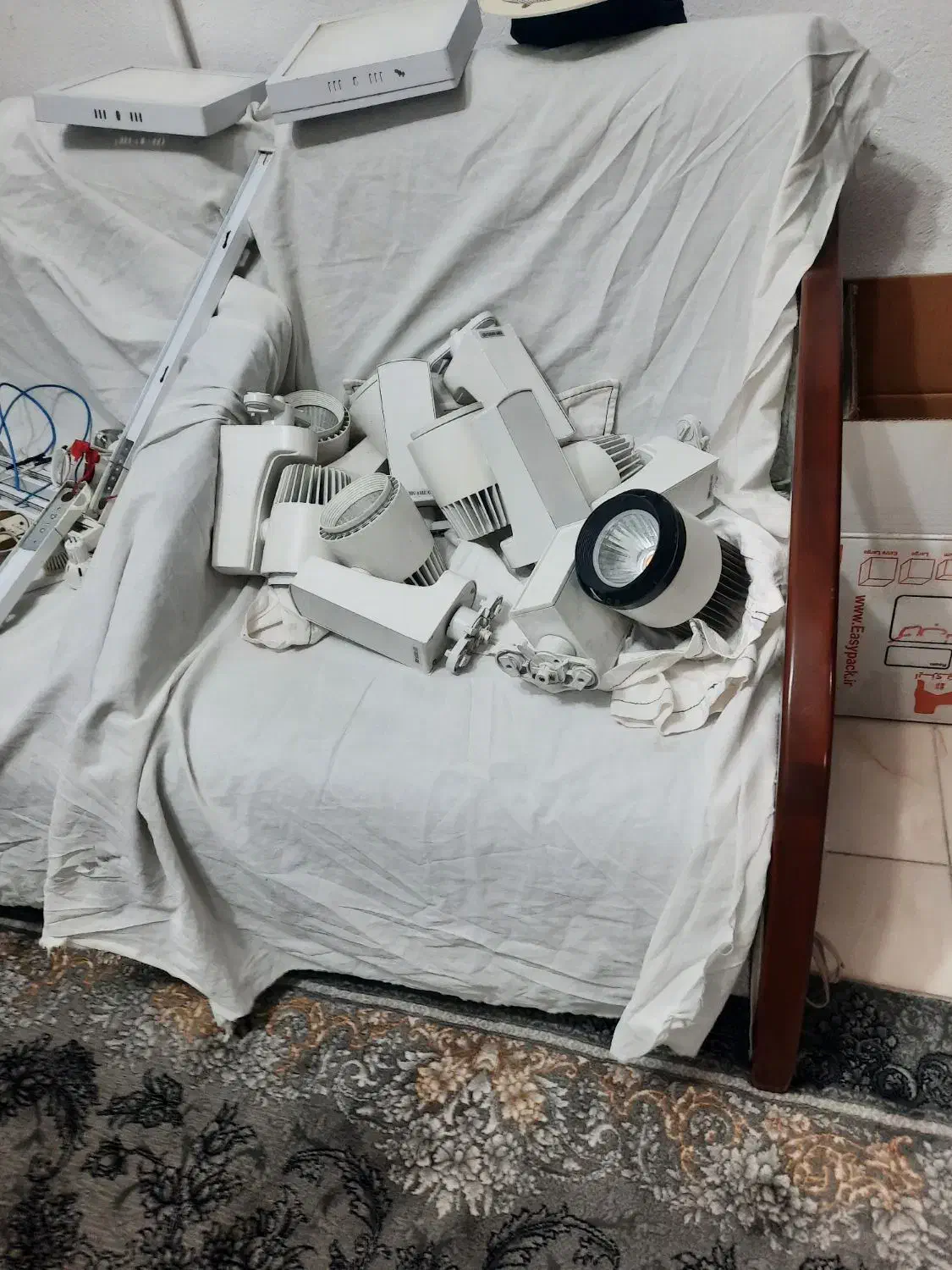 لامپ و انواع پروژکتور ال ای دی ۳۰ وات|لامپ و چراغ|تهران, نظامآباد|دیوار