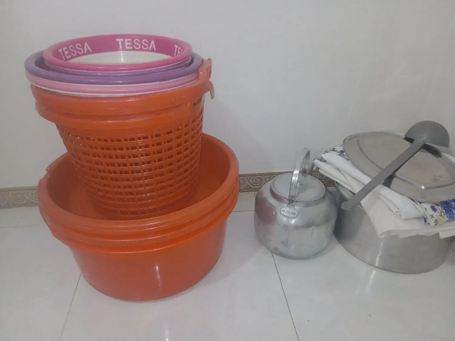 مقداری ظروف|ظروف پخت‌وپز|نسیم‌شهر, |دیوار