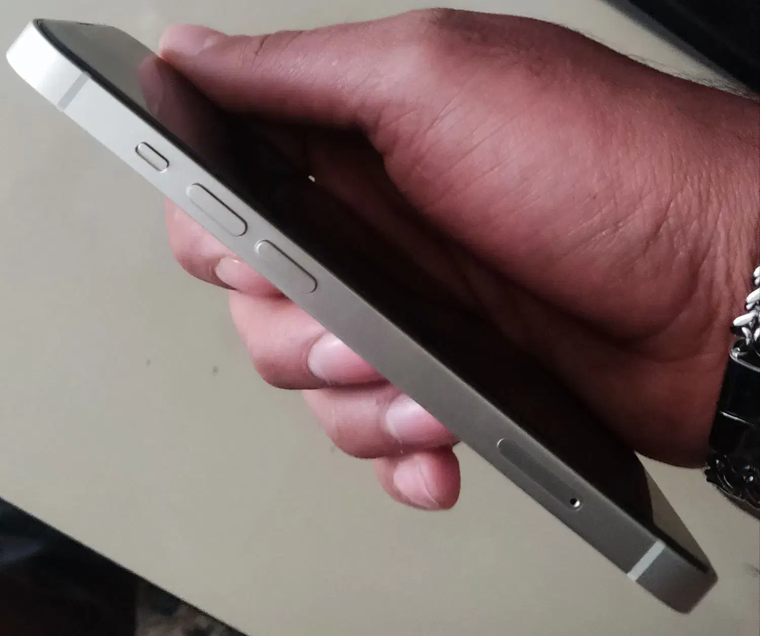 iPhone 14 normal|موبایل|اصفهان, باغ نگاره|دیوار