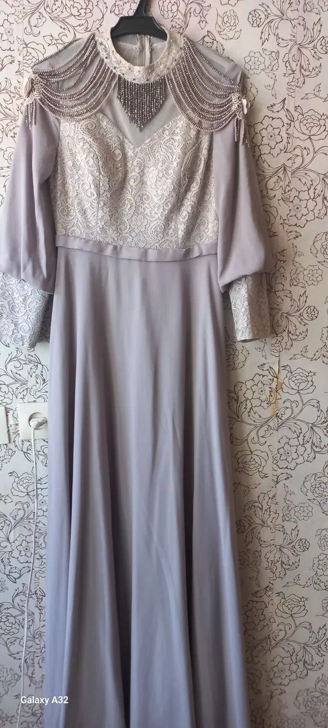 لباس مجلسی|لباس|برخوار, |دیوار