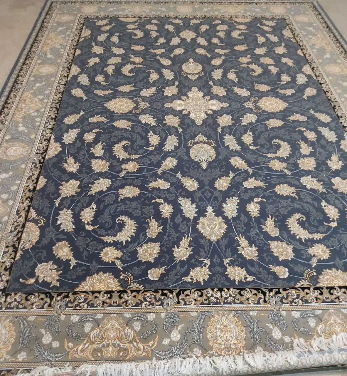 فرشهای خود را باقیمت مناسب از کارخانه تهیه کنید|فرش|کاشان, راوند|دیوار