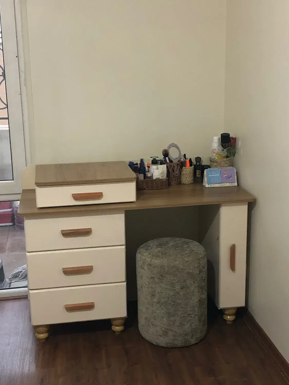 میز آرایش|مبلمان خانگی و میز عسلی|اندیشه, اندیشه فاز ۵|دیوار