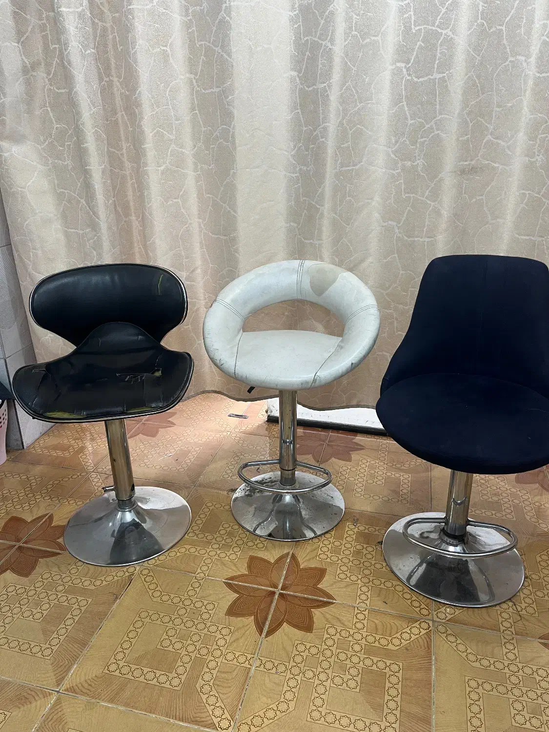 صندلی چرخشی|صندلی و نیمکت|رشت, شهریاران|دیوار