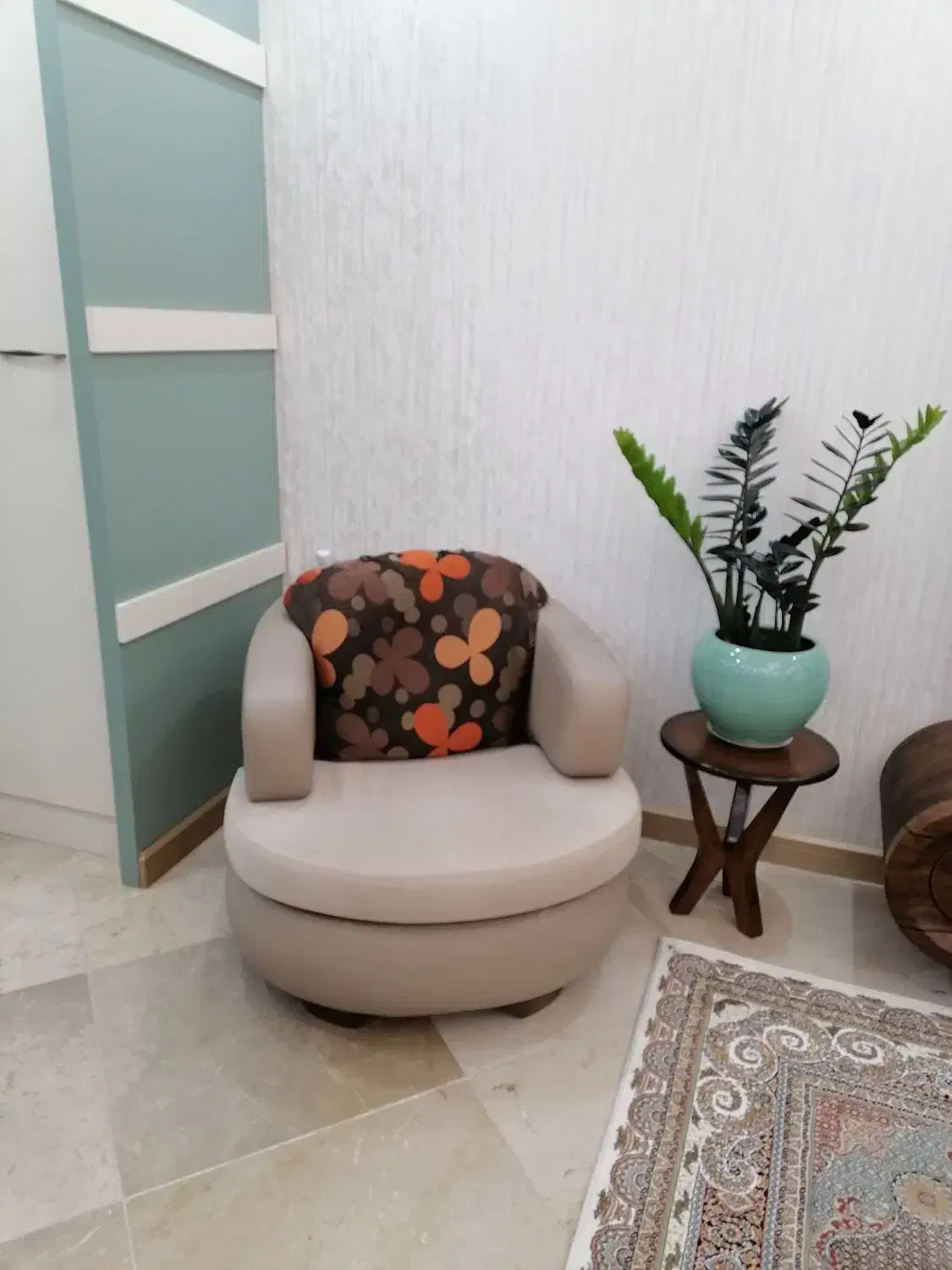 مبل و جلو مبلی 3 عدد|مبلمان خانگی و میز عسلی|شهریار, شهریار|دیوار