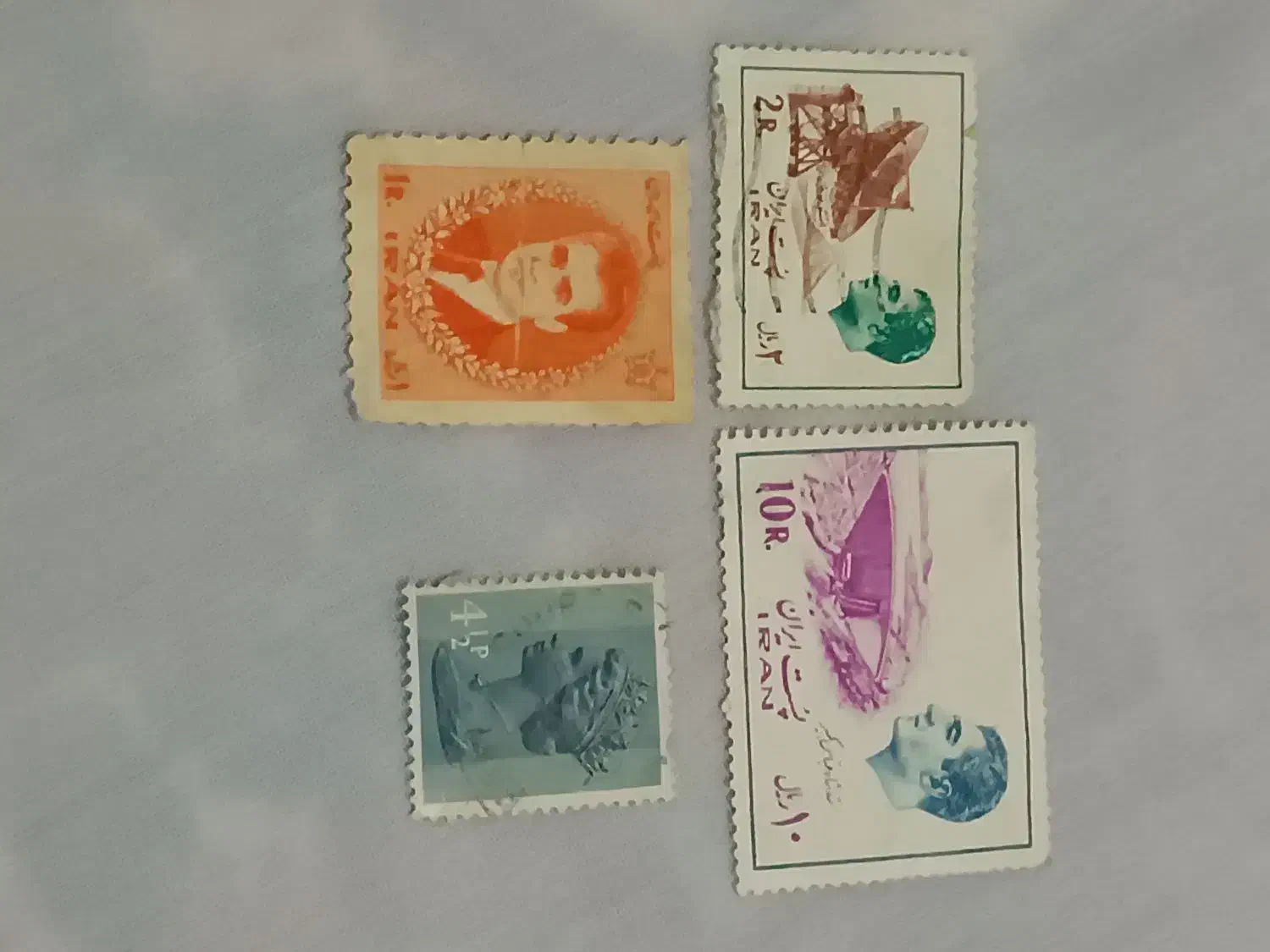 تمبر قدیمی ۴ تاست معاوضه باقفس یا فلش مموری|کلکسیون سکه، تمبر، اسکناس|مشهد, شهرآرا|دیوار