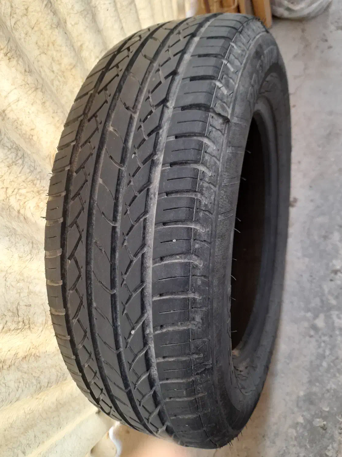 لاستیک ۱۸۶.۶۵.۱۴ بارز|قطعات یدکی و لوازم جانبی|پاکدشت, پاکدشت (مامازند)|دیوار